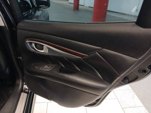 2014 Infiniti Q70 3.7