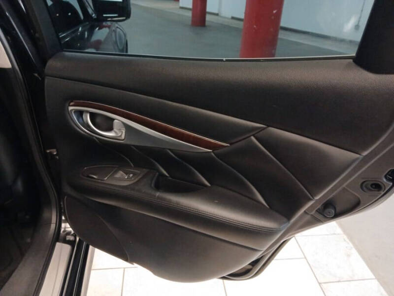 2014 Infiniti Q70 3.7