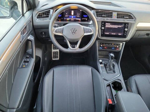 2023 Volkswagen Tiguan SE R-Line Black