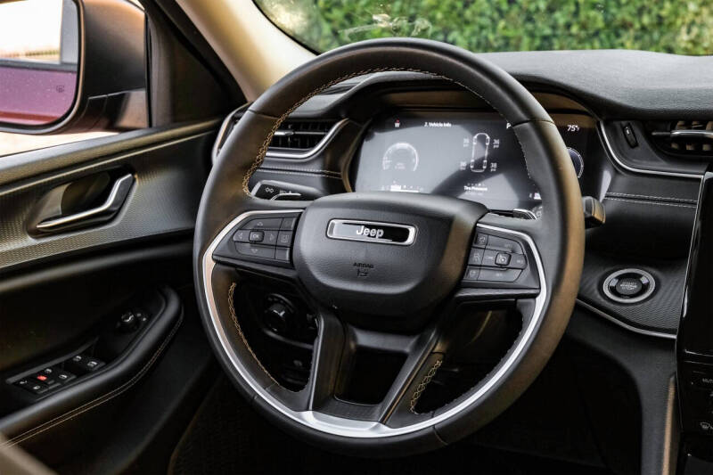 2023 Jeep Grand Cherokee L Laredo