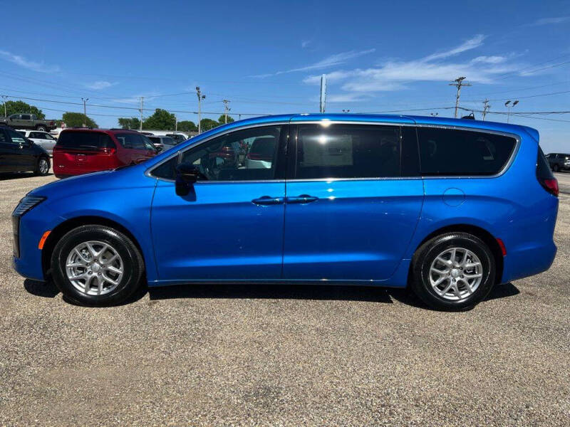 2027 Chrysler Pacifica Select