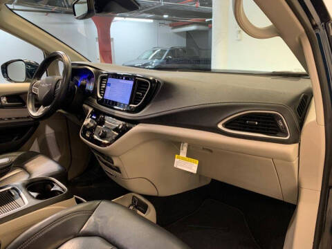 2022 Chrysler Pacifica Touring L