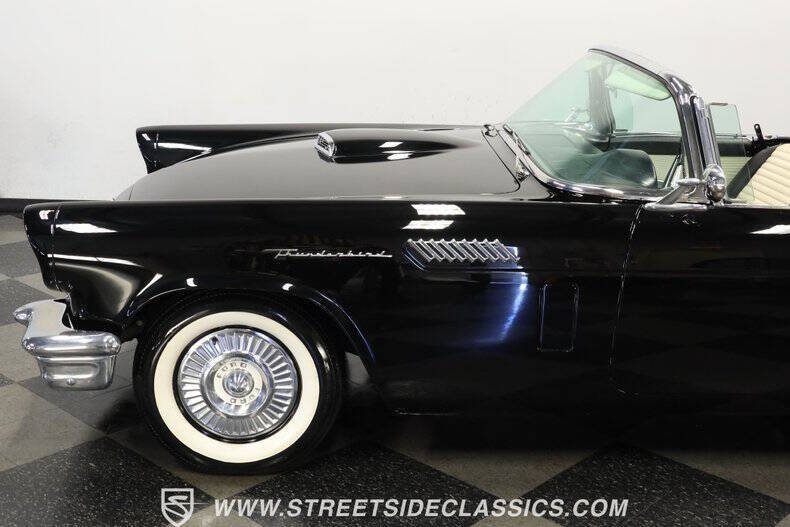 1957 Ford Thunderbird