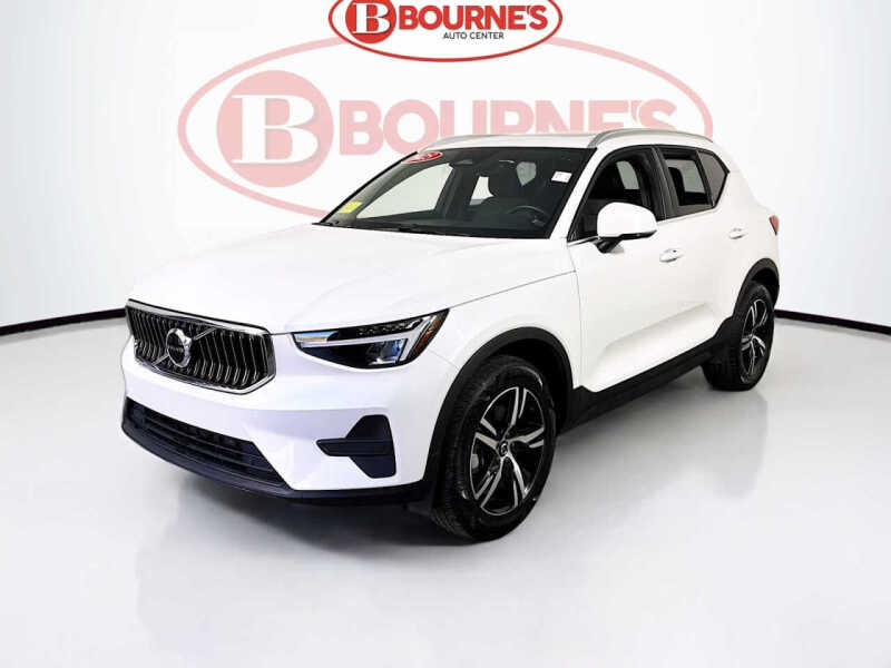 2025 Volvo XC40 B5 Core Bright Theme