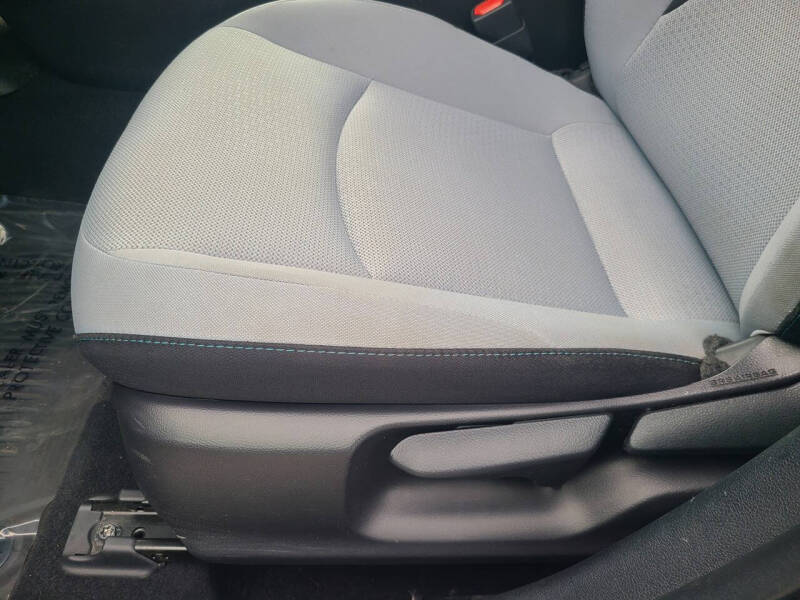 2022 Toyota Prius L Eco