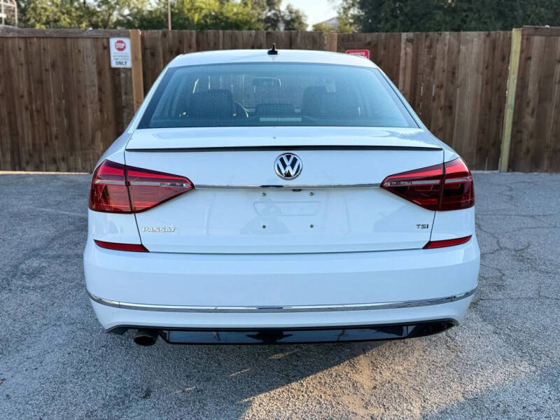 2017 Volkswagen Passat 1.8T R-Line