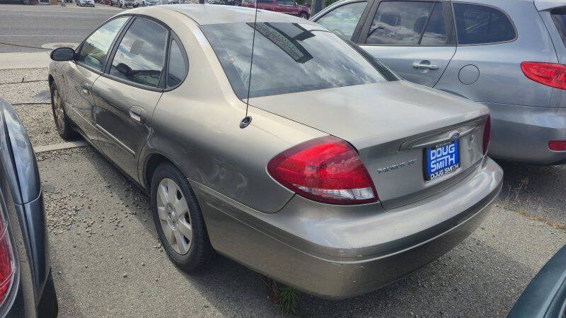 2005 Ford Taurus SE