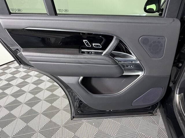 2025 Land Rover Range Rover P400 SE LWB