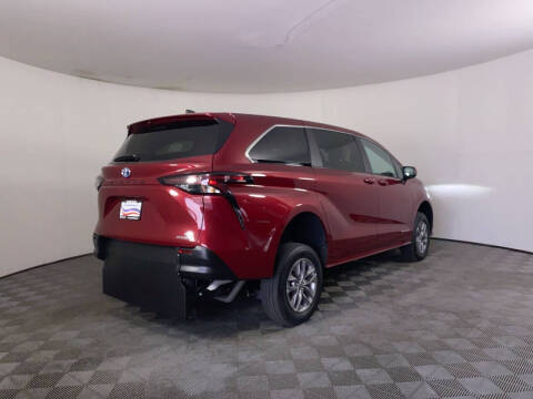 2023 Toyota Sienna LE 8-Passenger