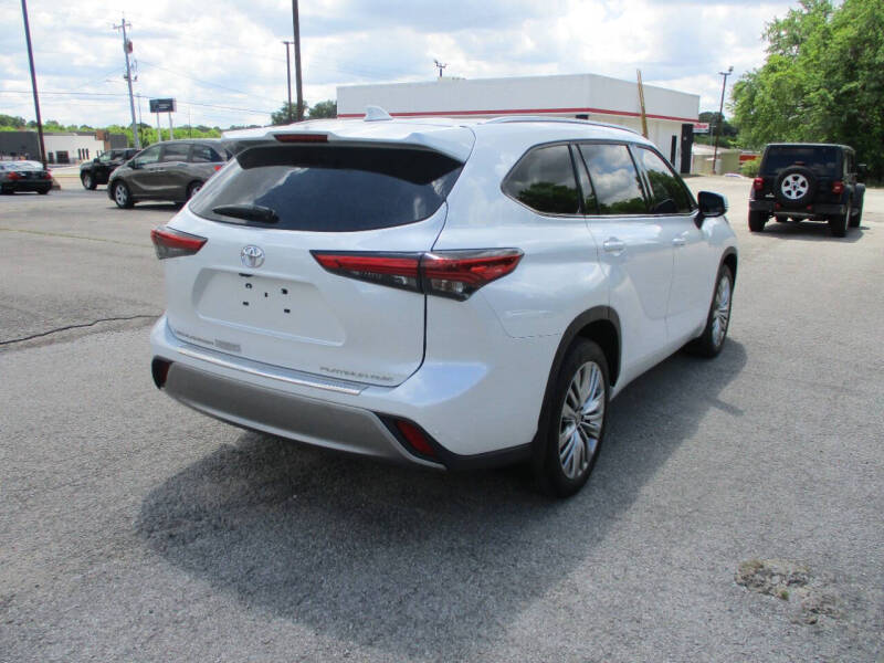 2023 Toyota Highlander Platinum