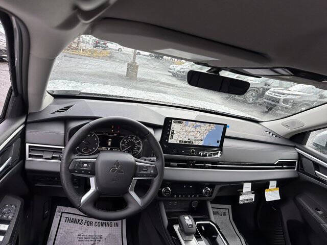 2026 Mitsubishi Outlander SE