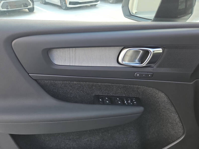 2026 Volvo XC40 B5 Plus