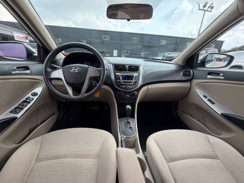 2016 Hyundai Accent SE