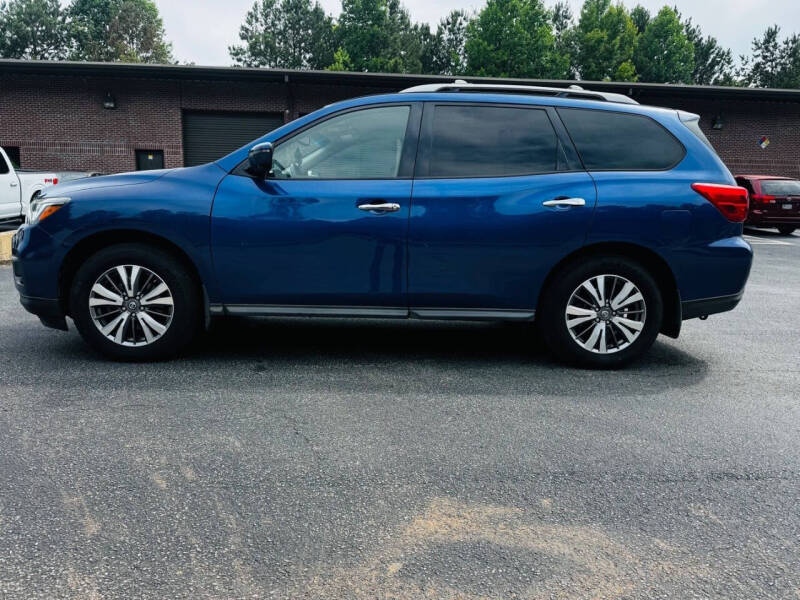 2018 Nissan Pathfinder SV