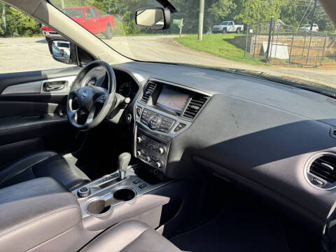 2017 Nissan Pathfinder SL