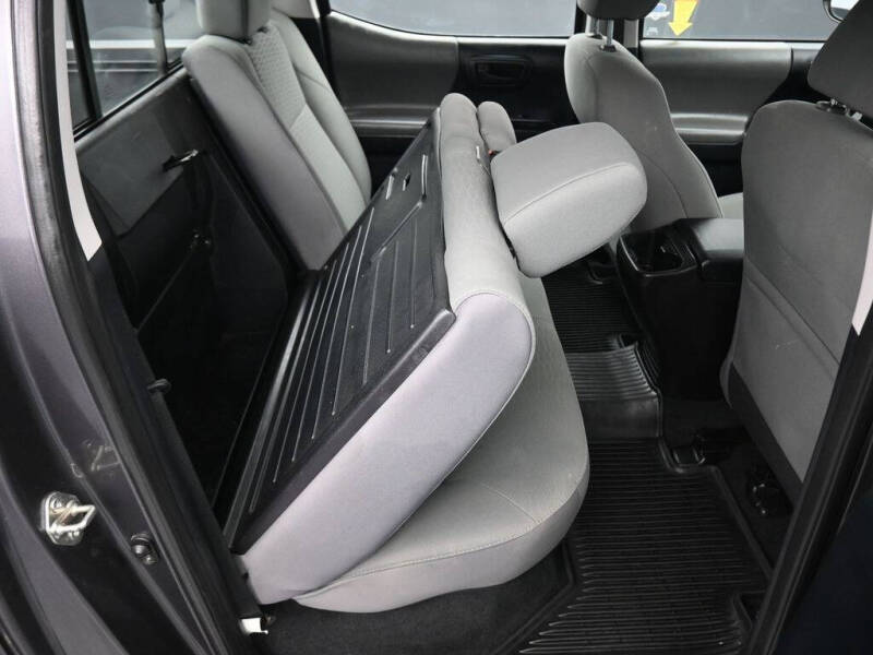 2016 Toyota Tacoma SR