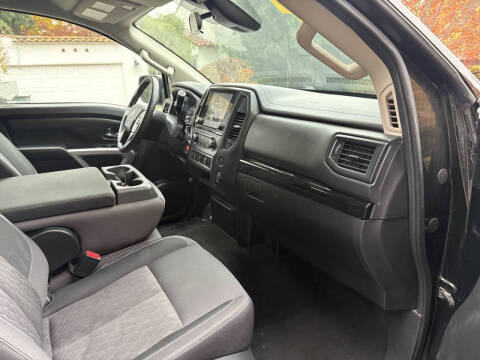 2022 Nissan Titan SV