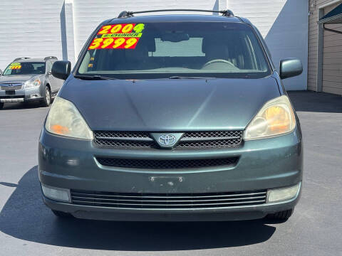 2004 Toyota Sienna XLE 7 Passenger