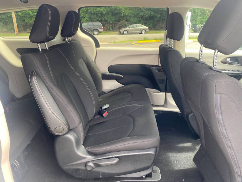 2020 Chrysler Voyager L