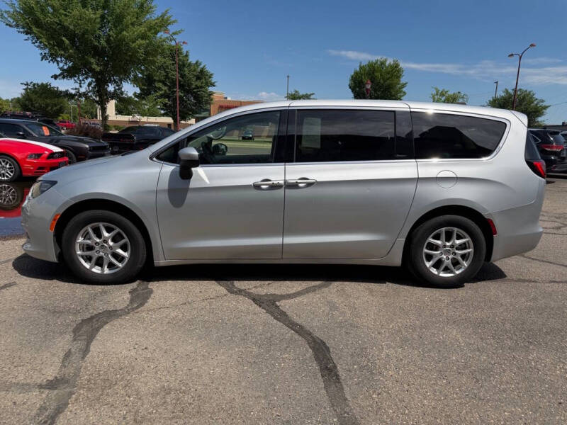 2023 Chrysler Voyager LX