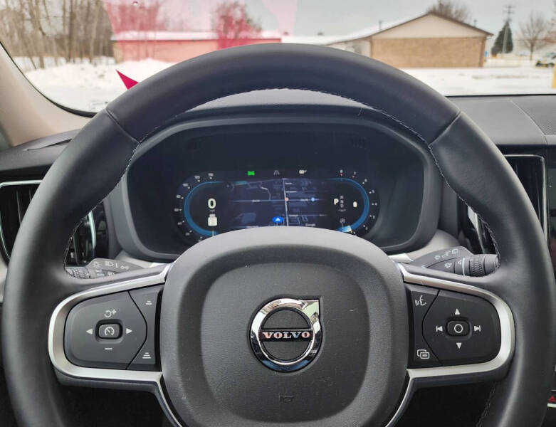 2025 Volvo XC60 B5 Core Dark Theme