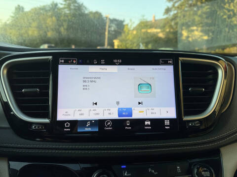 2022 Chrysler Pacifica Hybrid Touring L