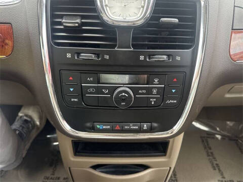 2013 Chrysler Town and Country Touring