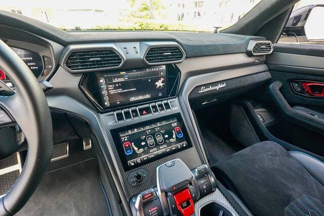 2023 Lamborghini Urus Performante