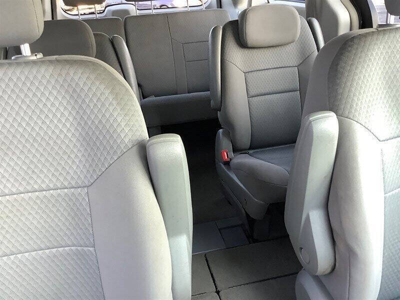 2010 Chrysler Town and Country LX