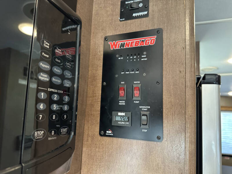 2019 Winnebago Outlook