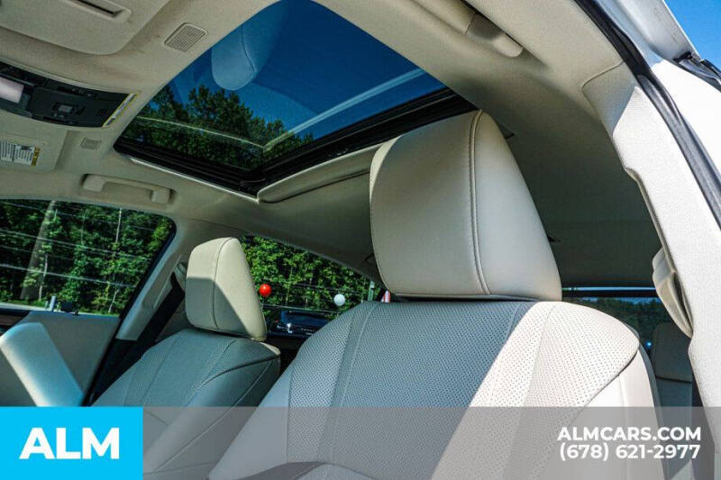 2024 Lexus ES 300h Luxury