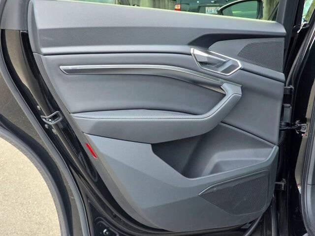 2022 Audi e-tron quattro Premium