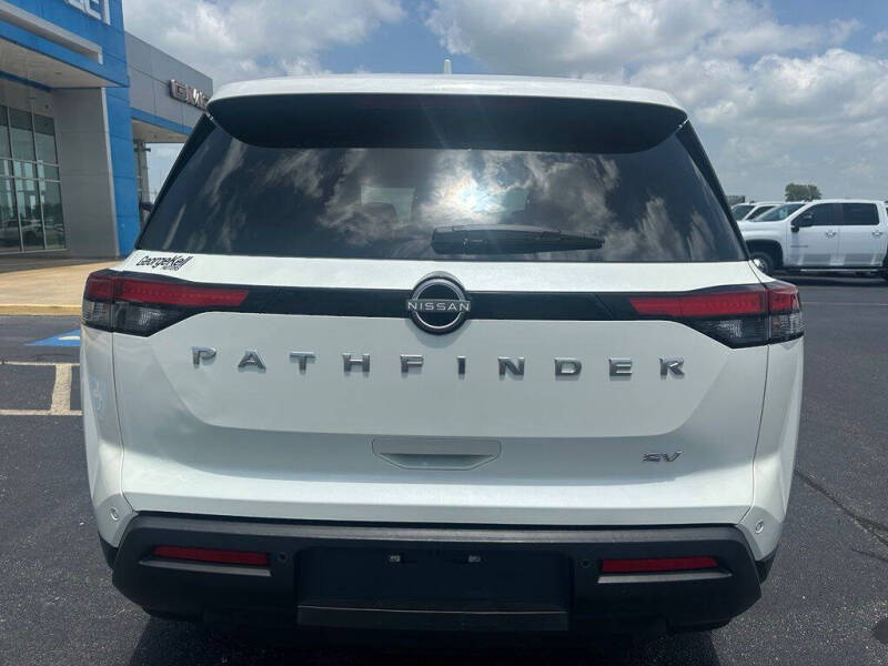 2024 Nissan Pathfinder SV