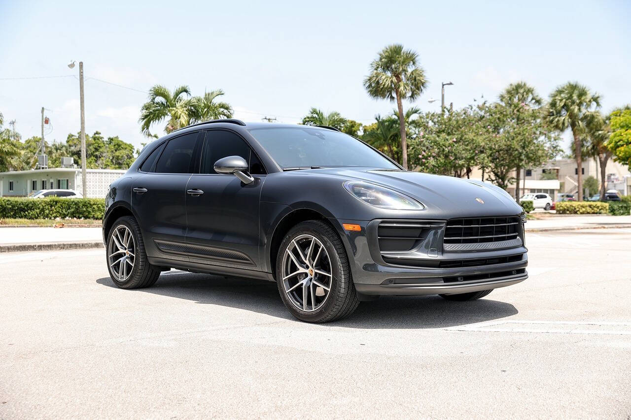 2022 Porsche Macan 1