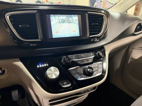 2021 Chrysler Voyager L