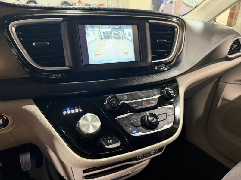 2021 Chrysler Voyager L
