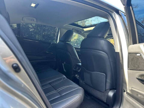 2021 Lexus ES 300h Ultra Luxury