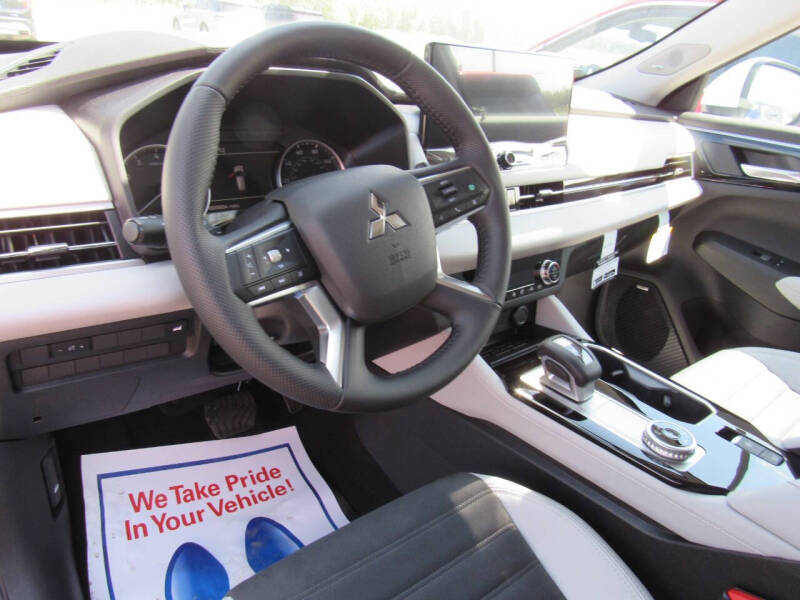 2025 Mitsubishi Outlander SE