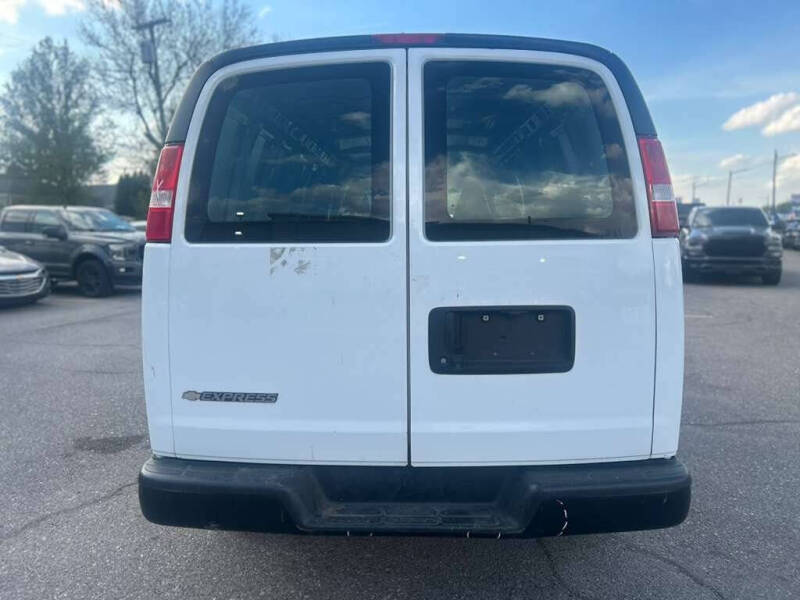 2022 Chevrolet Express 2500