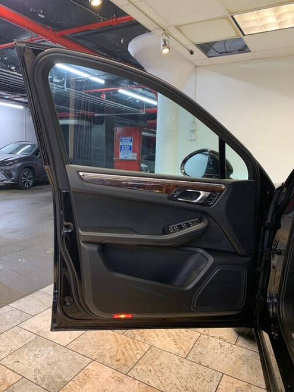 2022 Porsche Macan S