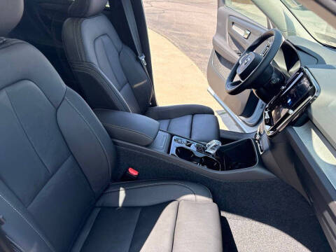 2026 Volvo XC40 B5 Plus