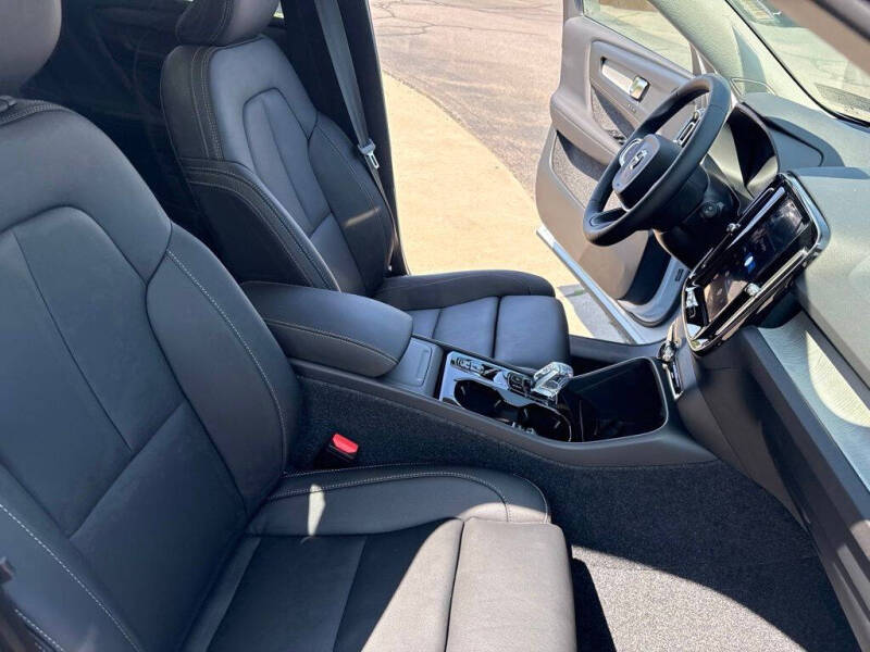2026 Volvo XC40 B5 Plus