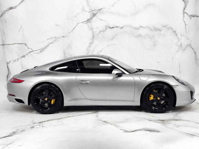 2019 Porsche 911 Carrera