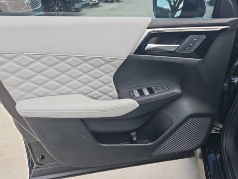 2025 Mitsubishi Outlander PHEV SEL