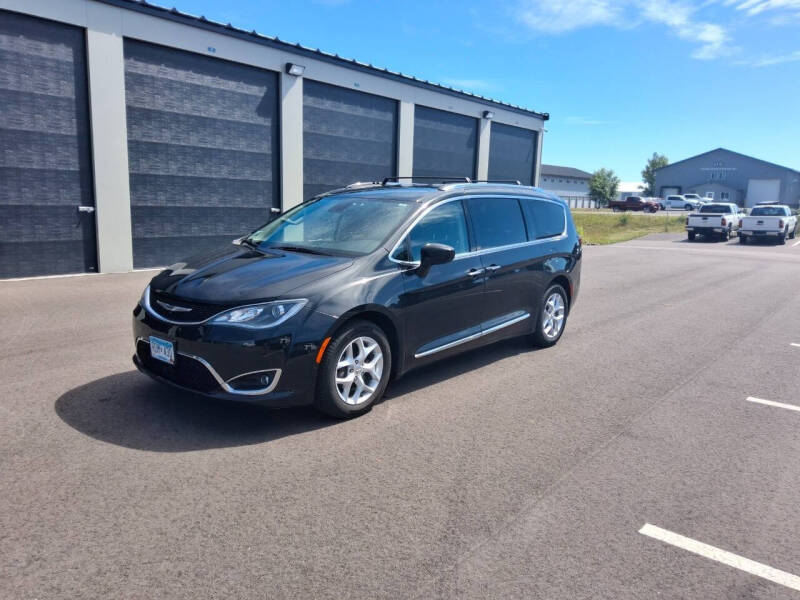 2017 Chrysler Pacifica Touring-L Plus