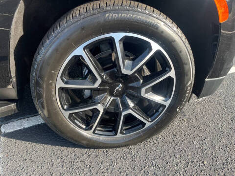 2023 Chevrolet Suburban RST