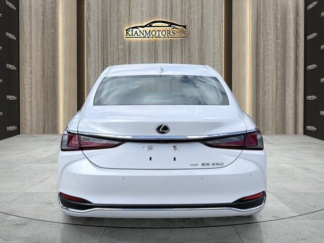 2022 Lexus ES 250