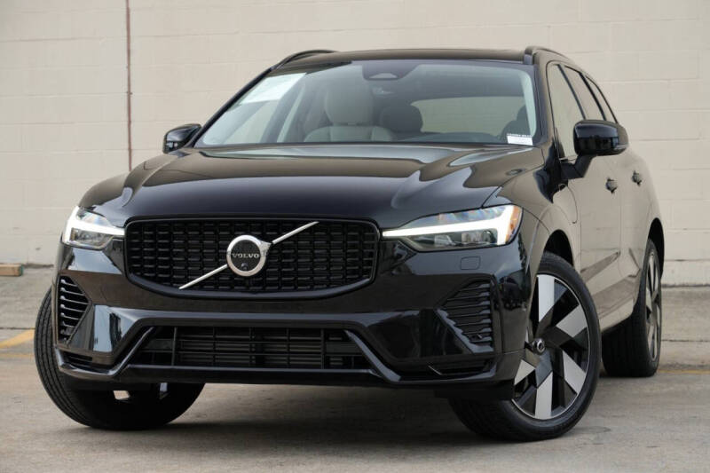 2025 Volvo XC60 T8 Plus Dark Theme