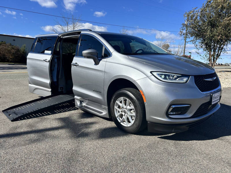 2021 Chrysler Pacifica Touring L's photo