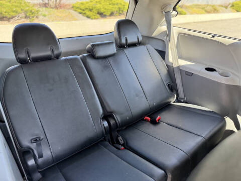 2012 Toyota Sienna SE 8-Passenger